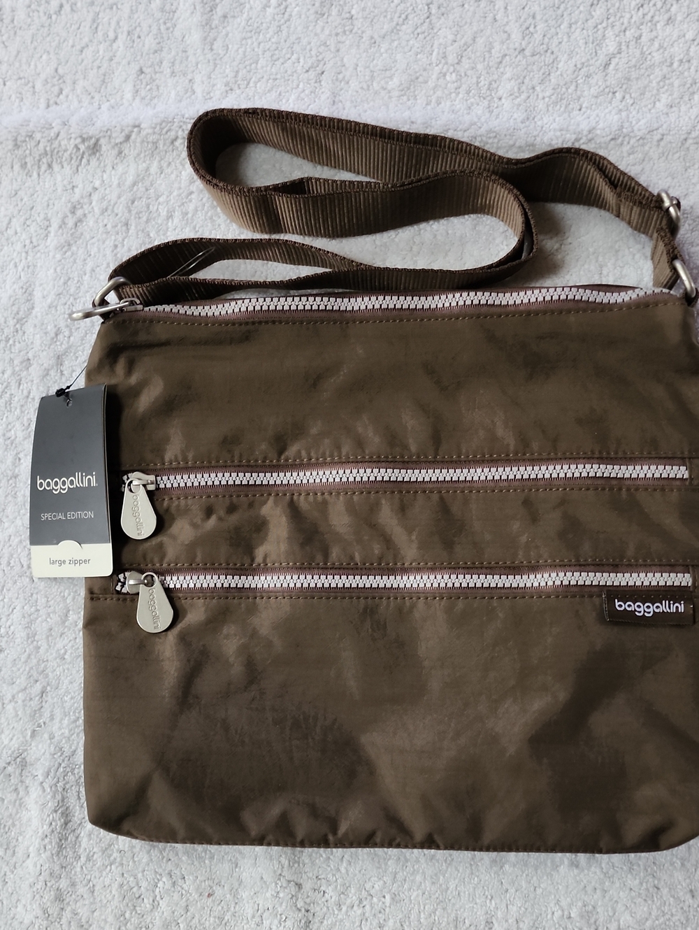 Baggallini Women's Light Brown Crossbody Zipper Messenger Bag New